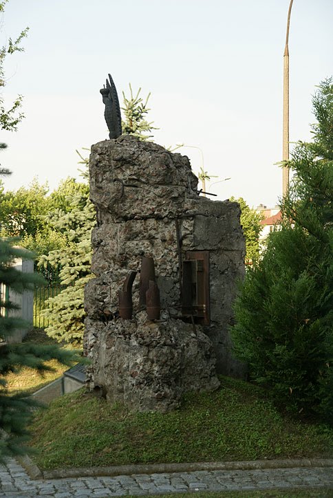 PUNKT OPORU NOWOGRÓD - POMNIK BOHATERÓW - PAMIĘCI ŻOŁNIERZY 33PP