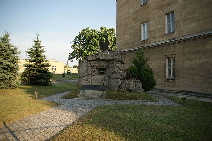 PUNKT OPORU NOWOGRÓD - POMNIK BOHATERÓW - PAMIĘCI ŻOŁNIERZY 33PP