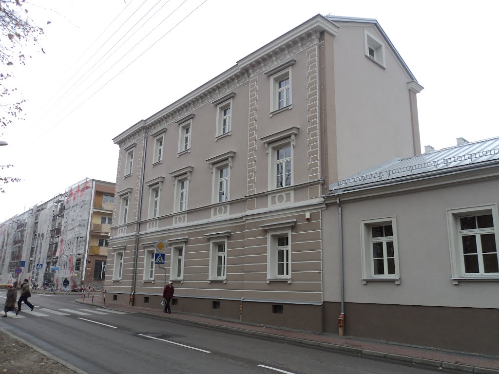 a tu piękna kamienica ,aż miło popatrzeć