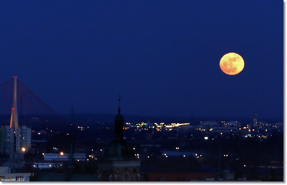 Księżyc-19.03.2011- odległość 356,5 tys km.[ks]