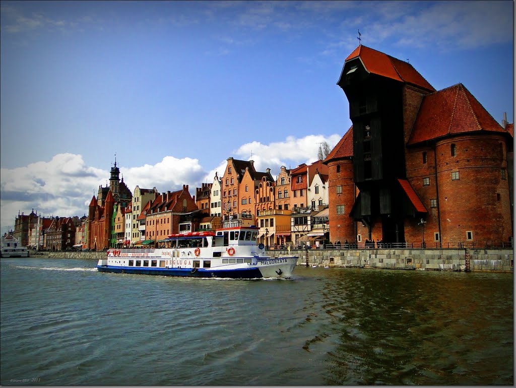 Gdańsk..Żuraw - najstarszy zachowany dźwig portowy w Europie . Zbudowany w latach 1442 - 1444. [ks]