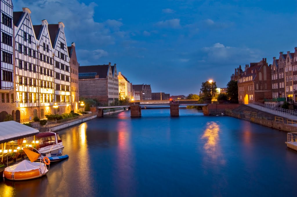 Gdańsk nocą