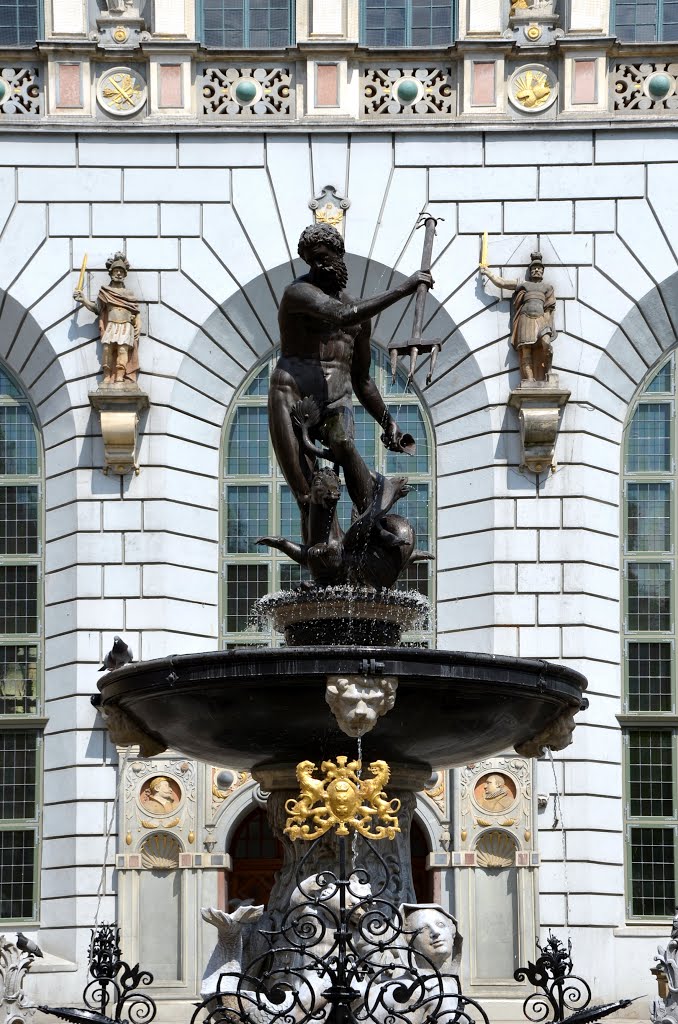 Neptune statue in front of Artus Court in Long Market Street (Gdańsk)