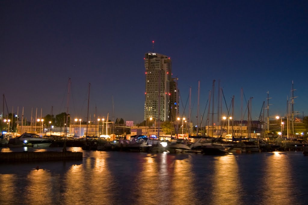 Gdynia nocą  na CudaWianki