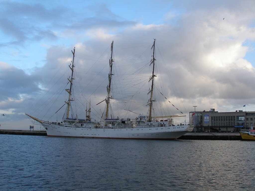 Dar Młodzierzy, Gdynia