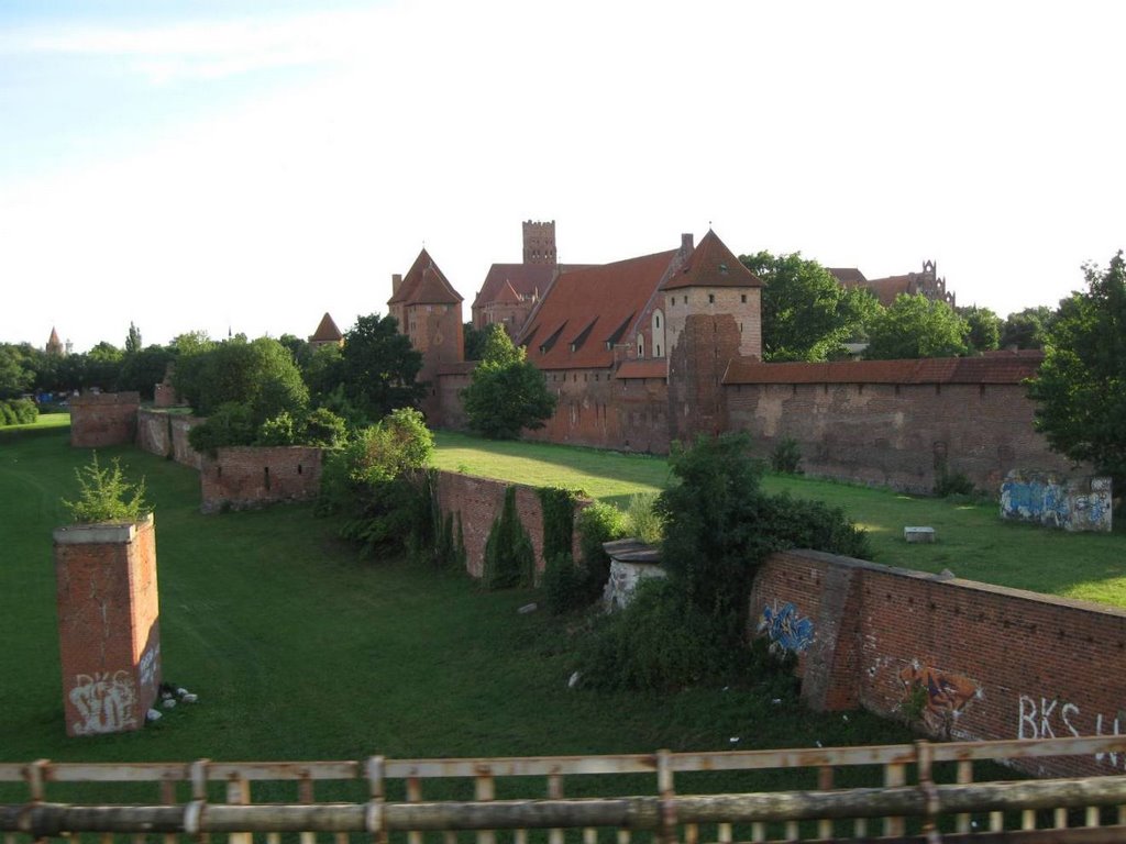 Malbork - zamek - widok z okien pociągu - przejazd nad Nogatem