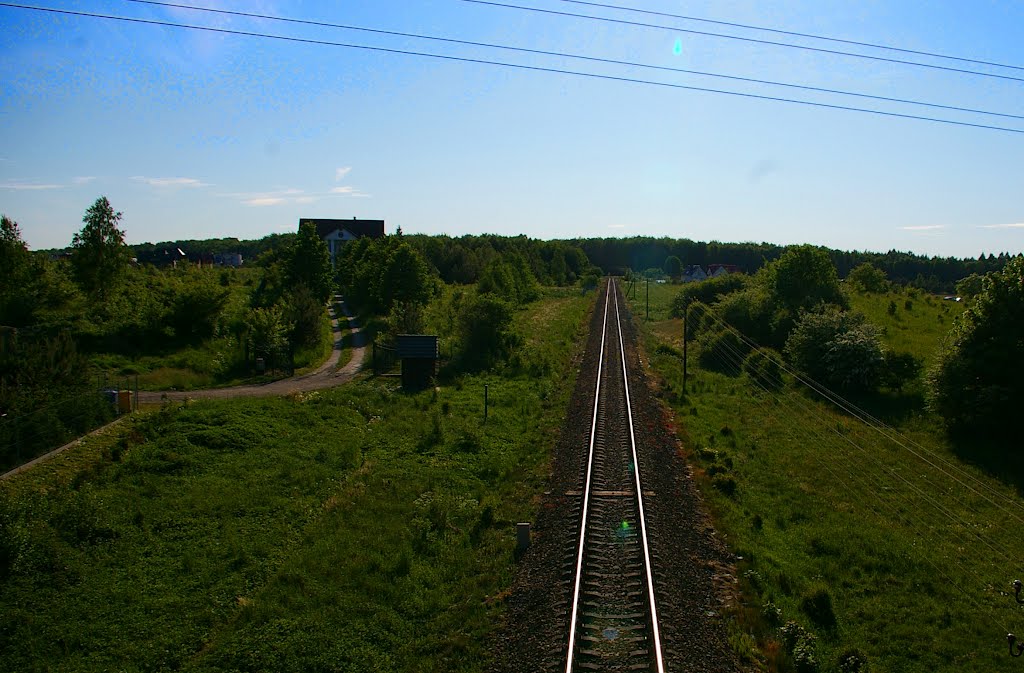 Widok z wiaduktu nad linią kolejową 211 w kierunku Chojnic