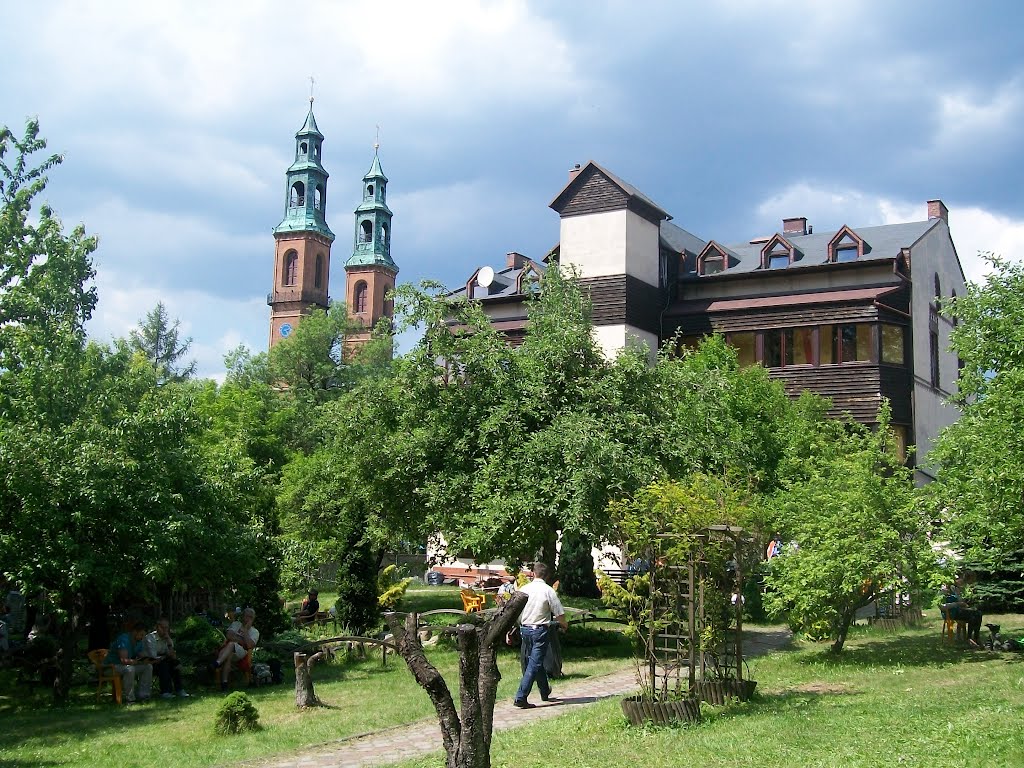 Wieże Bazyliki, Dom Pielgrzyma