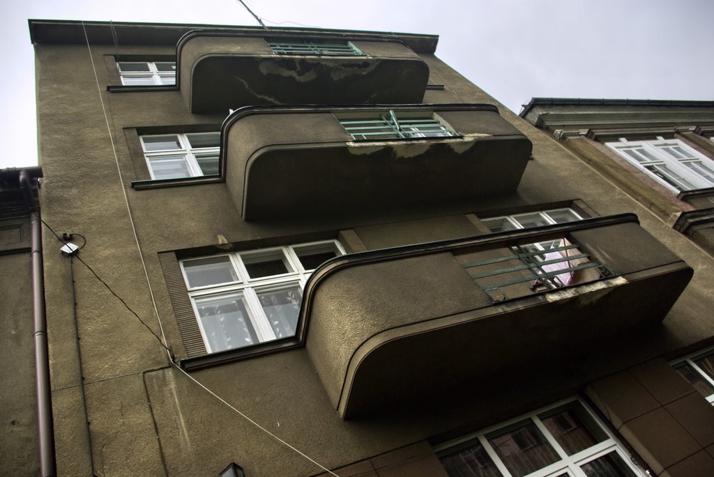 Trójbalkonowa kamienica