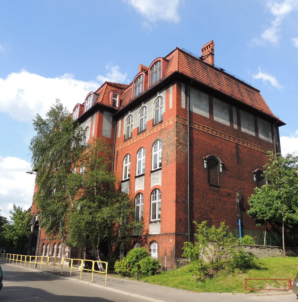 Szkoła Podstawowa nr 9 im. A. Mickiewicza ul. Jana Matejki