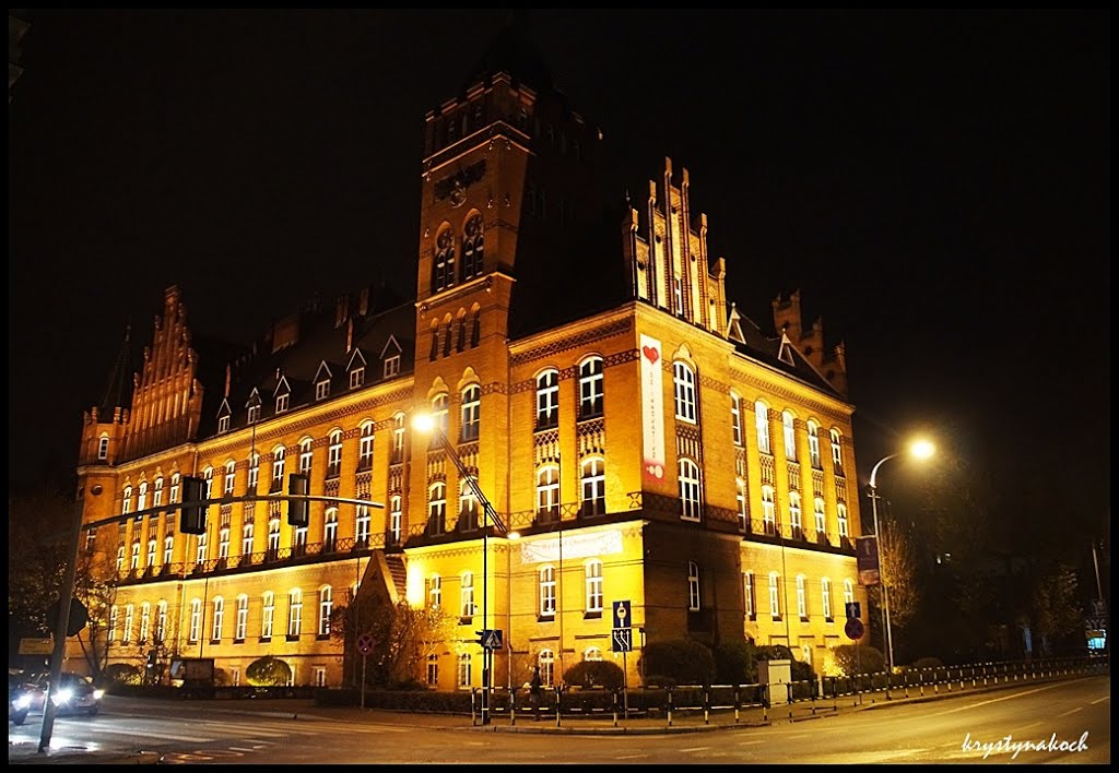 GLIWICE. Wieczorne spacery po mieście. Wydział Chemiczny Politechniki Śląskiej tzw. Czerwona Chemia/ Evening walks around the city. Silesian Technical University,Faculty of Chemistry also known as Red Chemistry
