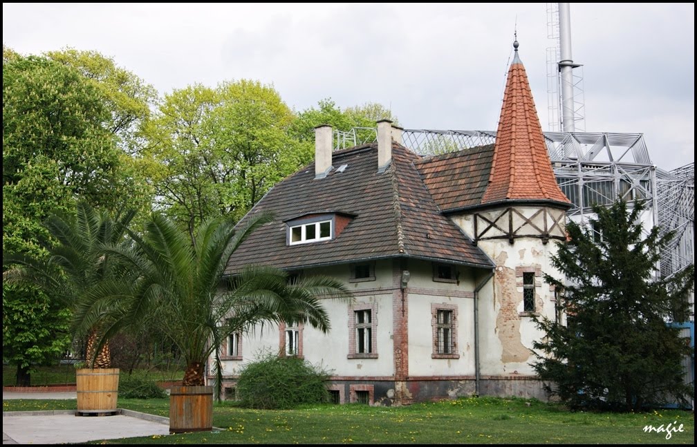 GLIWICE. Park Chopina. Domek Ogrodnika (przed wojną: Städtische Garten Inspektion) /Chopin Park. Gardeners Cottage (before the war: Städtische Garten Inspektion)