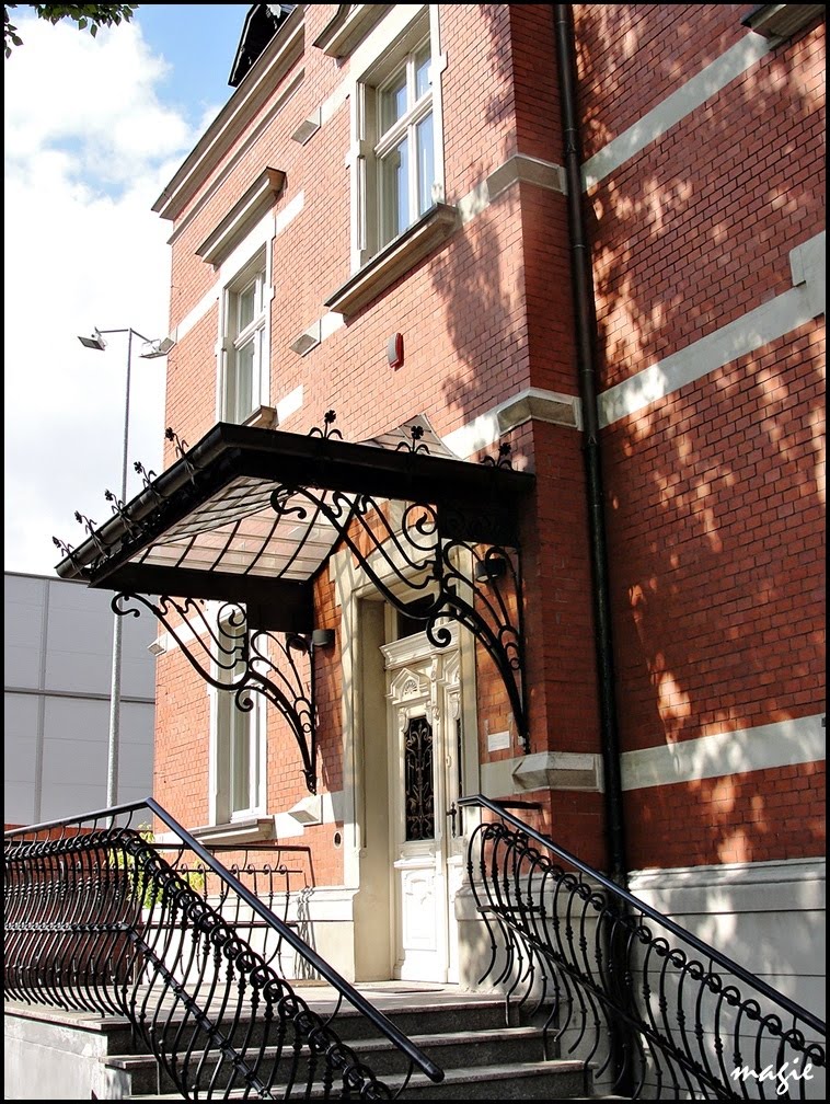 GLIWICE. Wejście do zabytkowego budynku przy ul. Lipowej/The entrance to the historic building in Lipowa street