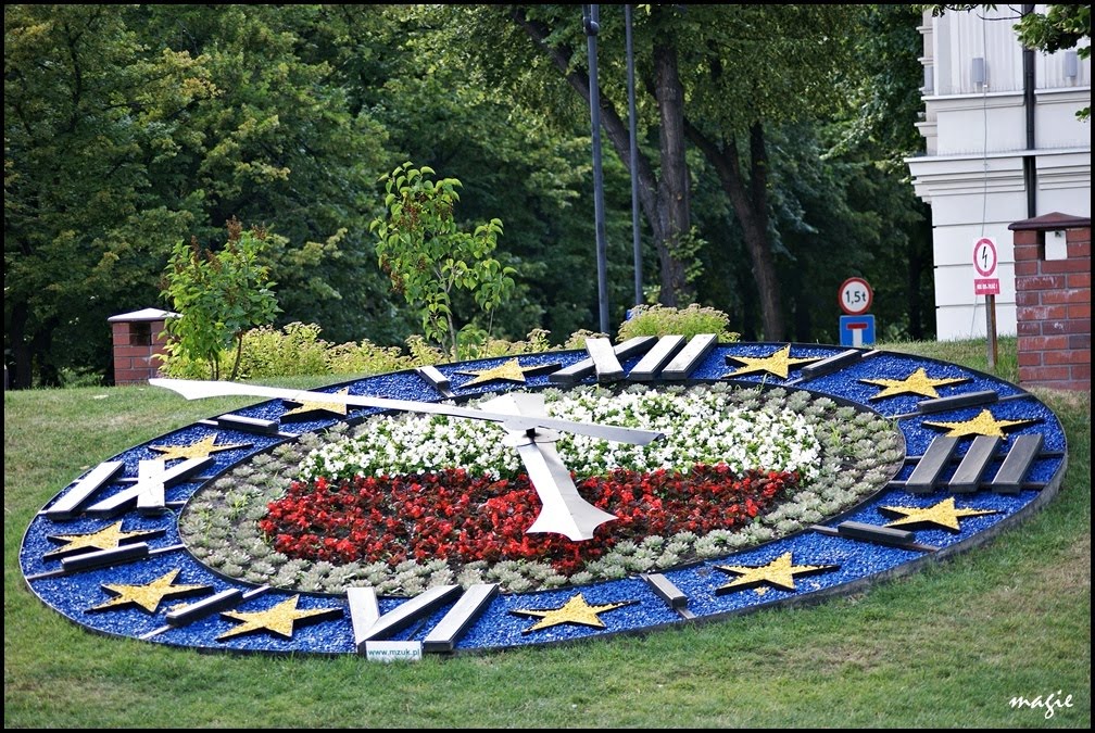 GLIWICE. To nasz kwiatowy zegar na Skwerze Doncaster/This is our floral clock in Doncaster Square