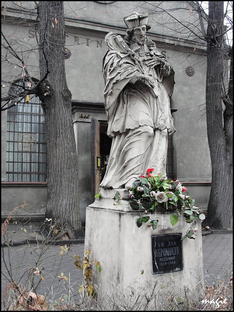 GLIWICE. Figura Jana Nepomucena przed Kościołem Ormiańskim/Nepomuk statue in front of the Armenian Church