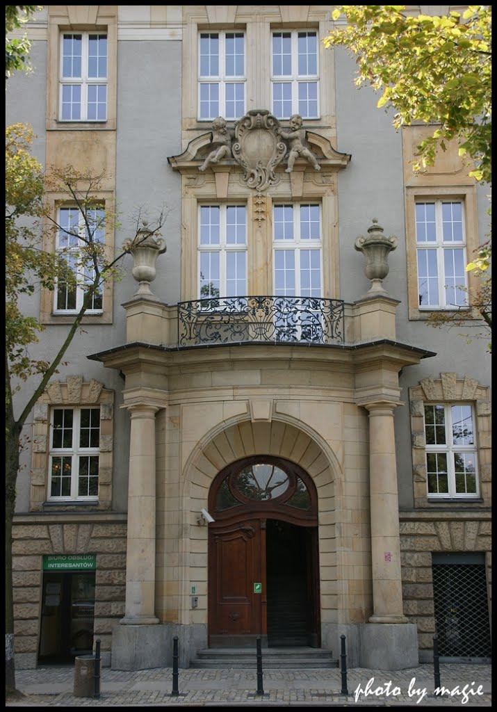 GLIWICE. Piękne detale gmachu Sądu Rejonowego/Beautiful details the court building