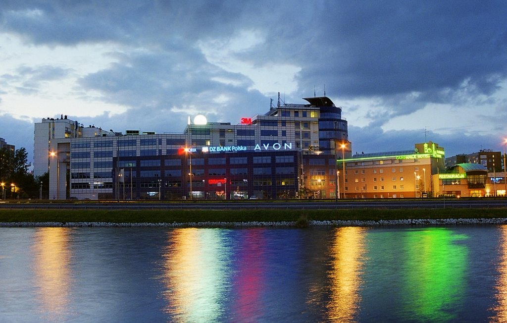 Campanile Hotel nocą