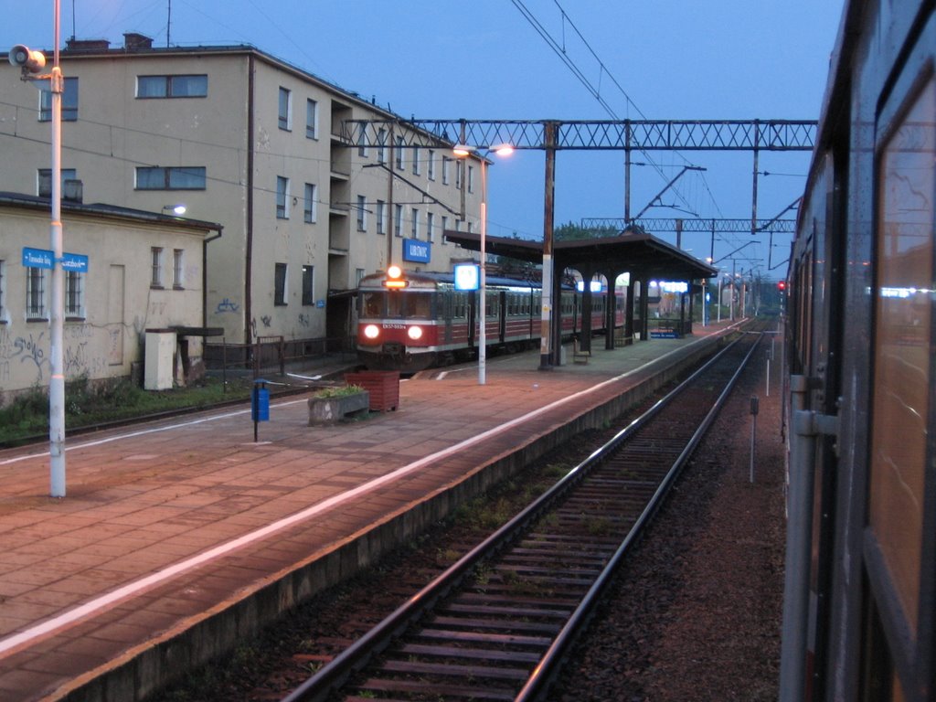 Dworzec PKP w Lublincu nad ranem