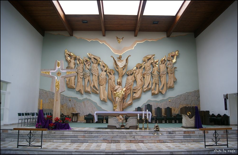 RYBNIK. Kościół pw Królowej Apostołów. Ołtarz główny/Queen of the Apostles Church. The main altar