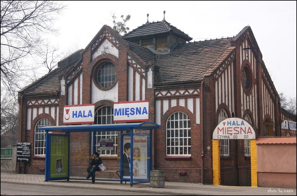 RYBNIK. XIX-wieczny budynek dawnej gazowni,  obecnie Hala Mięsna/Nineteenth-century building of the former gasworks, now Hall of Meat