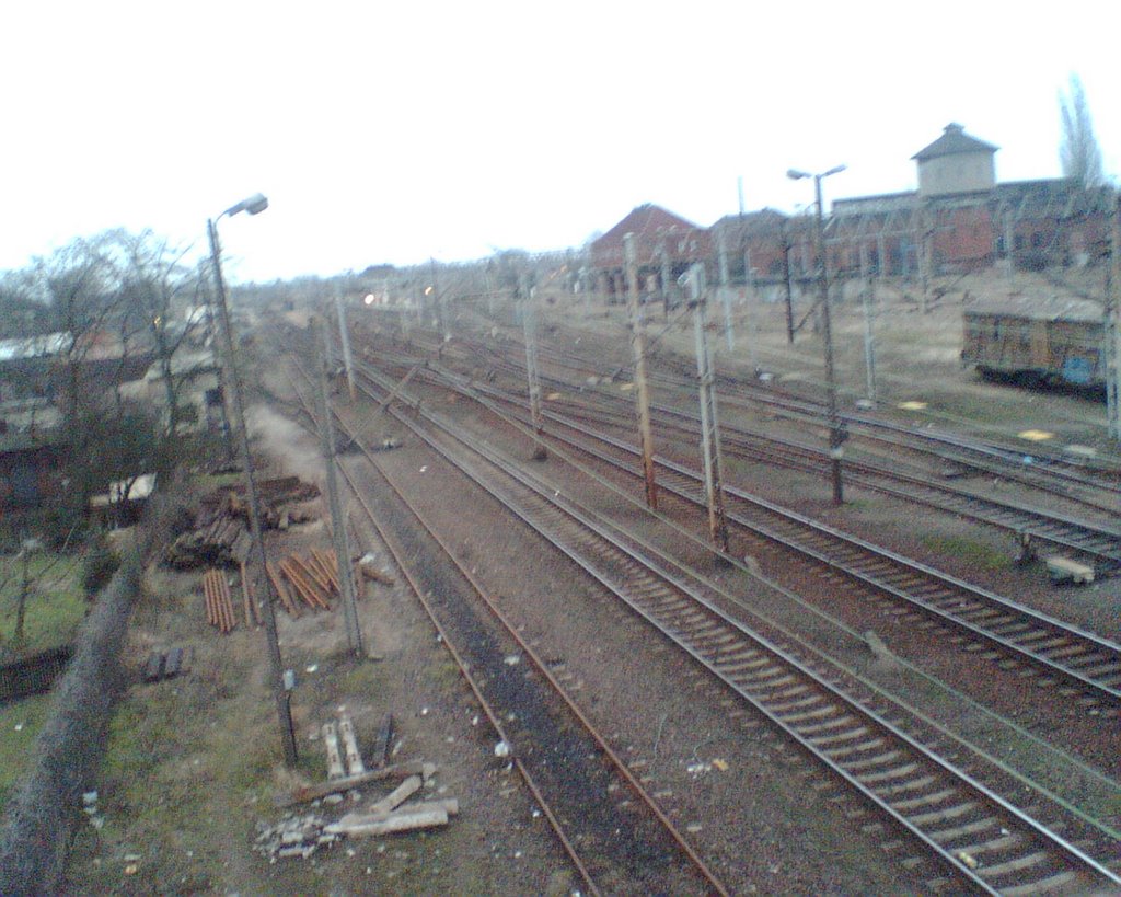 Widok na stację PKP z wiaduktu w Gnieźnie