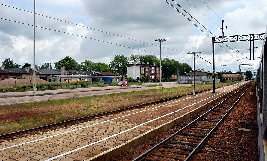 widok z okna wagonu kolejowego... stacja Działdowo