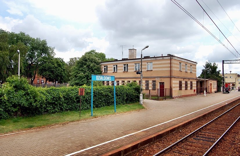 widok z okna wagonu kolejowego... stacja Działdowo