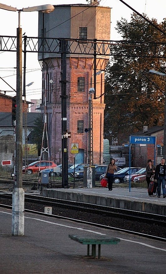 widok z okna wagonu kolejowego... dworzec w Działdowie