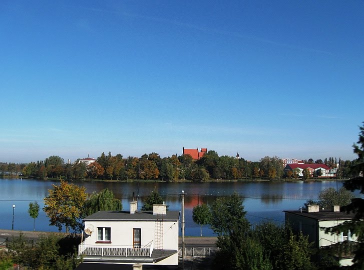 widok z okna wagonu kolejowego - Iława - jezioro Jeziorak
