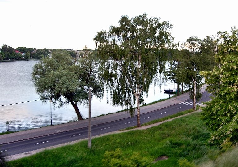 widok z okna wagonu kolejowego... Iława - jezioro Jeziorak