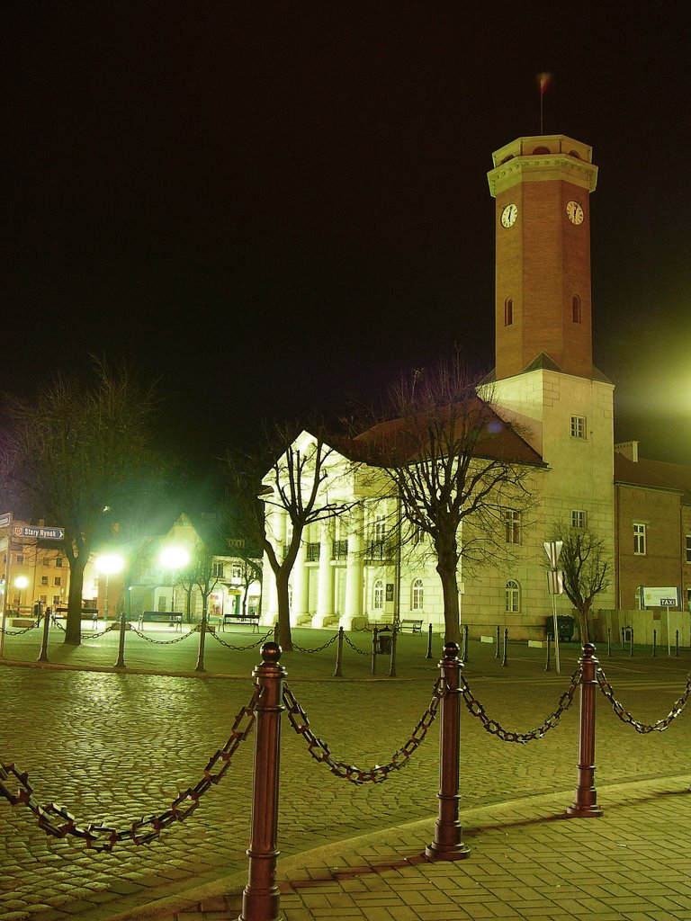 Koło w nocy - Ratusz