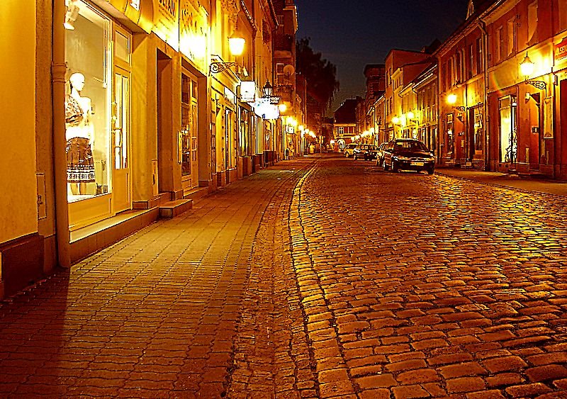 Ulica Leszczyńskich nocą