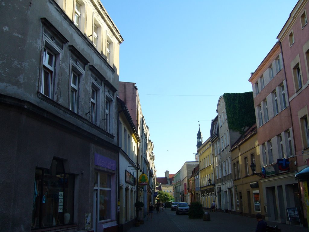 prowadząca do Ratusza ulica Wolności