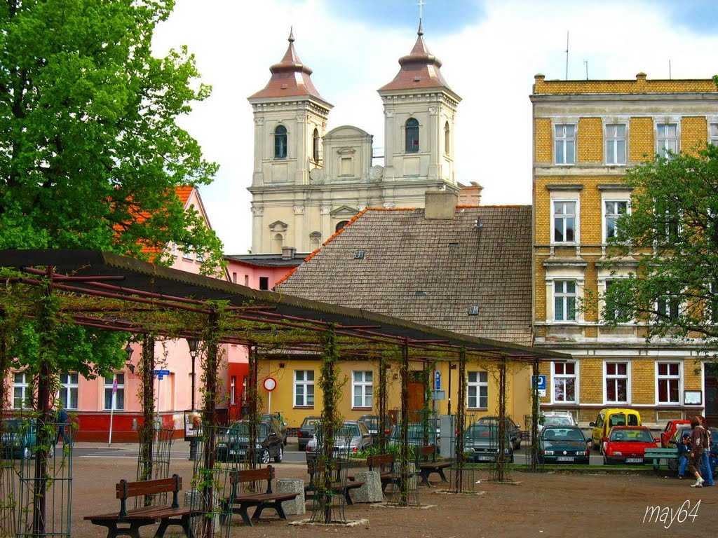 Leszno : pl Metziga - widok na wieże kościoła pw.  św. Mikołaja