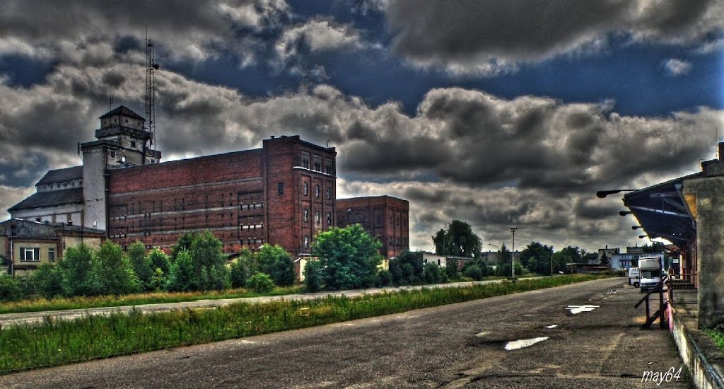 Leszno : Towarowa - widok na bubynki dawnych Zakładów Młynarskich i Spedycji Kolejowej