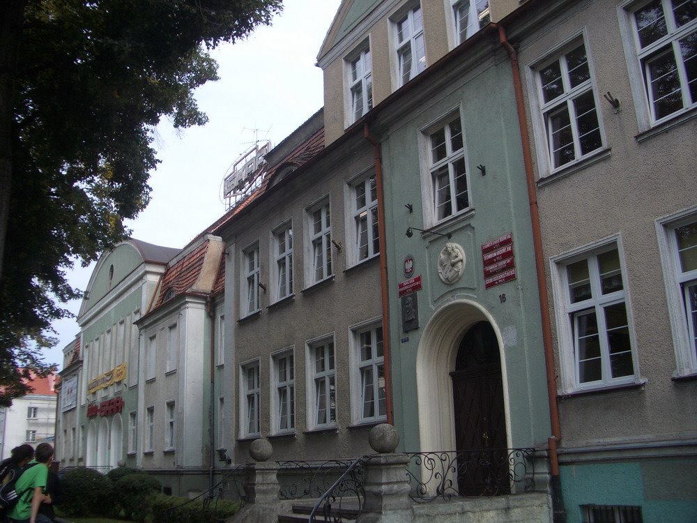 Schneidemühl. Moltkestraße und 2. Gemeindeschule (Städtischer Festsaal)