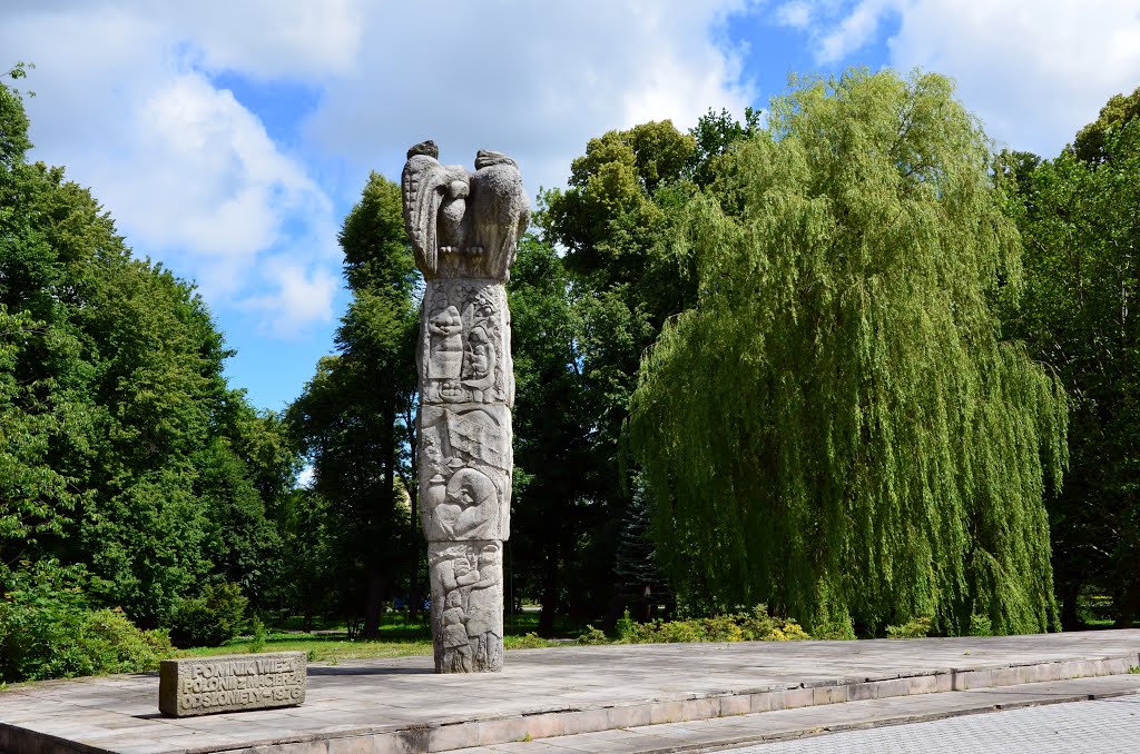 Pomnik "Więzi Polonii z Macierzą" z 1976r. Koszalin