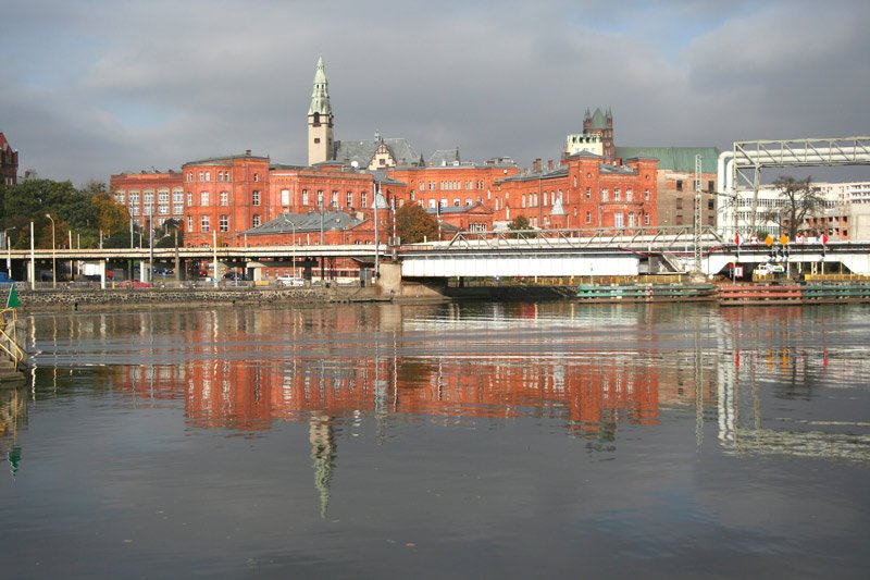 Szczecin - ul. Bulwar Elbląski - widok na pocztę i most kolejowy