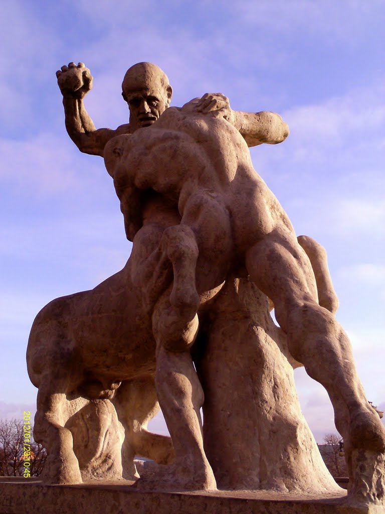 Rzeźba Ludwiga Manzela "Herkules walczący z centaurem"  Szczecin.                   Sculpture Ludwig Manzel "Hercules im Kampf mit Zentaur"