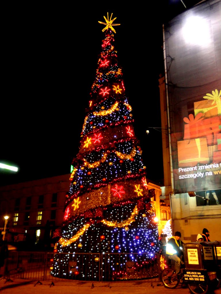 Christmas tree on the Piotrkowska street / Świąteczna choinka przy ulicy Piotrkowskiej