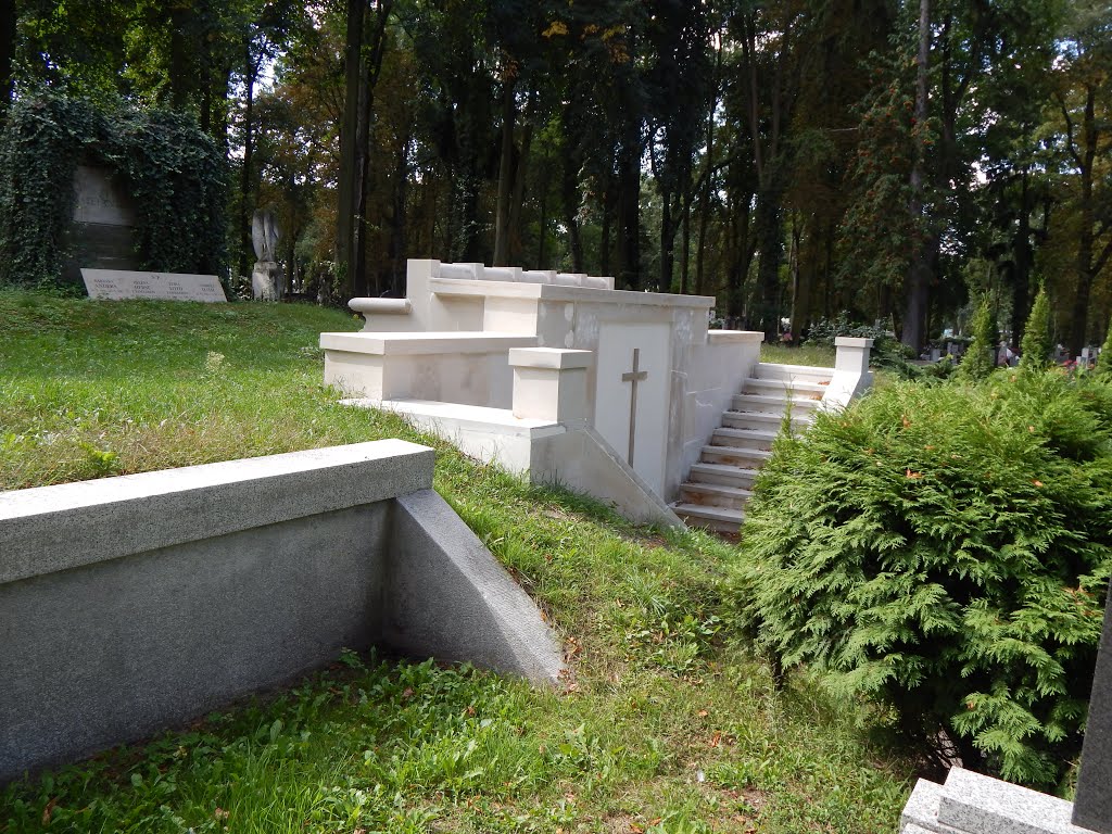 Zabytkowy wielowyznaniowy cmentarz w Pabianicach