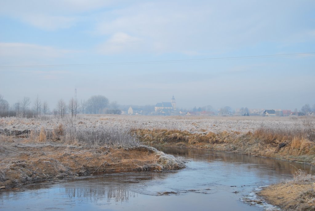 Czarna Łada , kościół św. Marii  Magdaleny w tle.