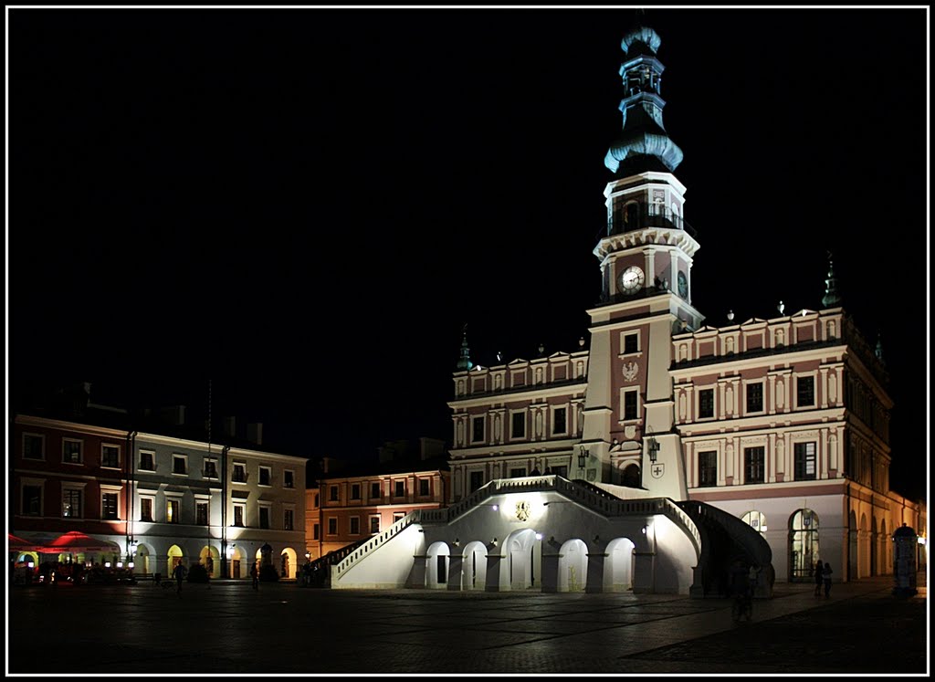 Zamość - town hall and market square by night
