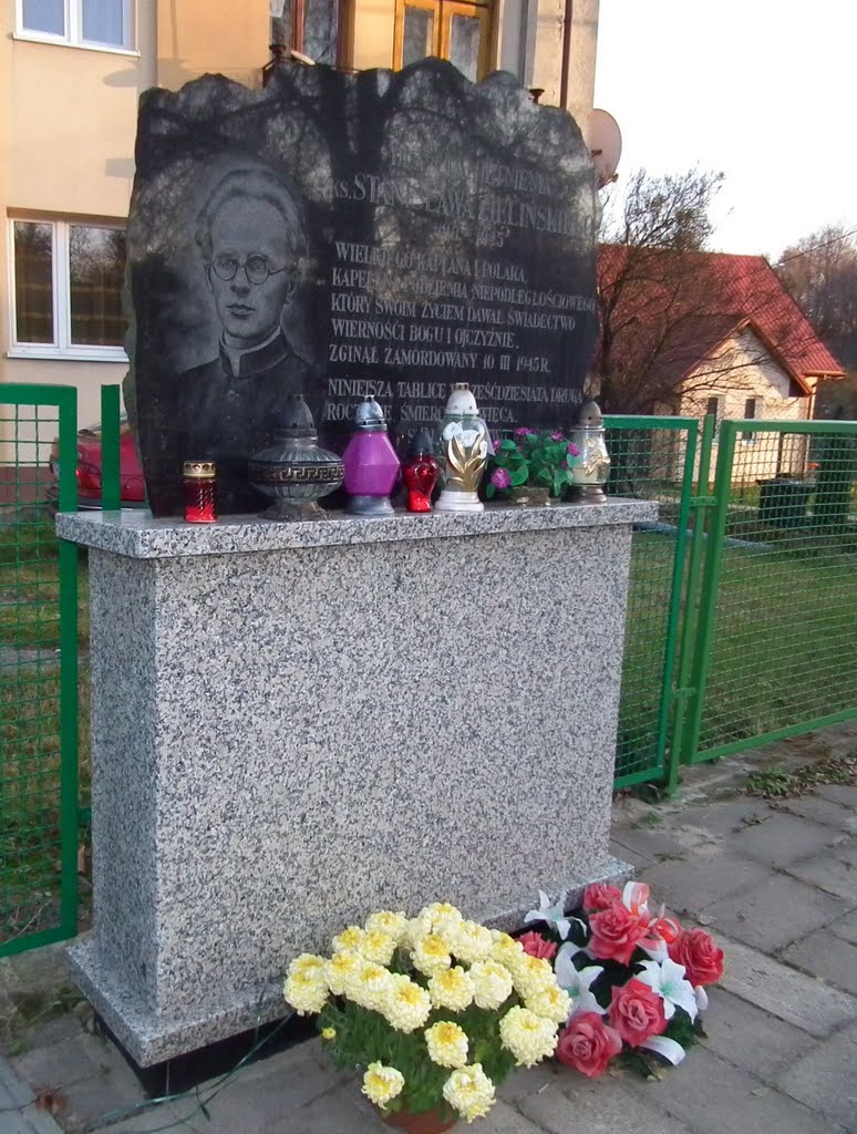 Tablica ku czci pamięci ks.Stanisława Zielińskiego