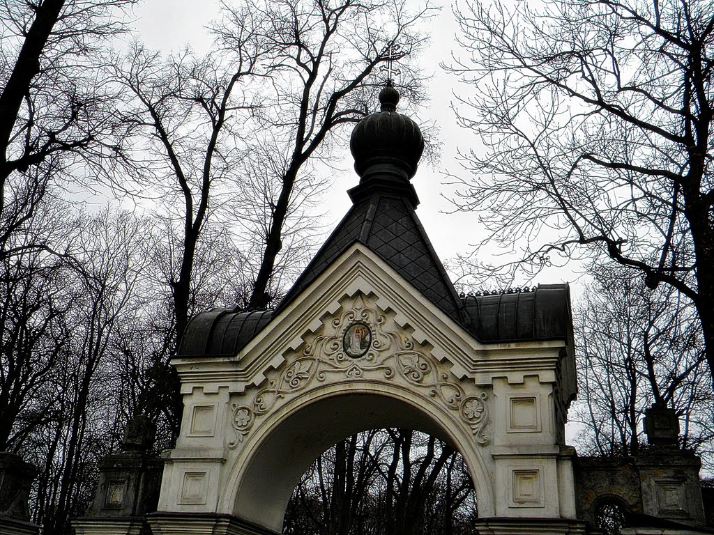 Lublin (Poland) - cmentarz na ulicy Lipowej, brama do części prawosławnej