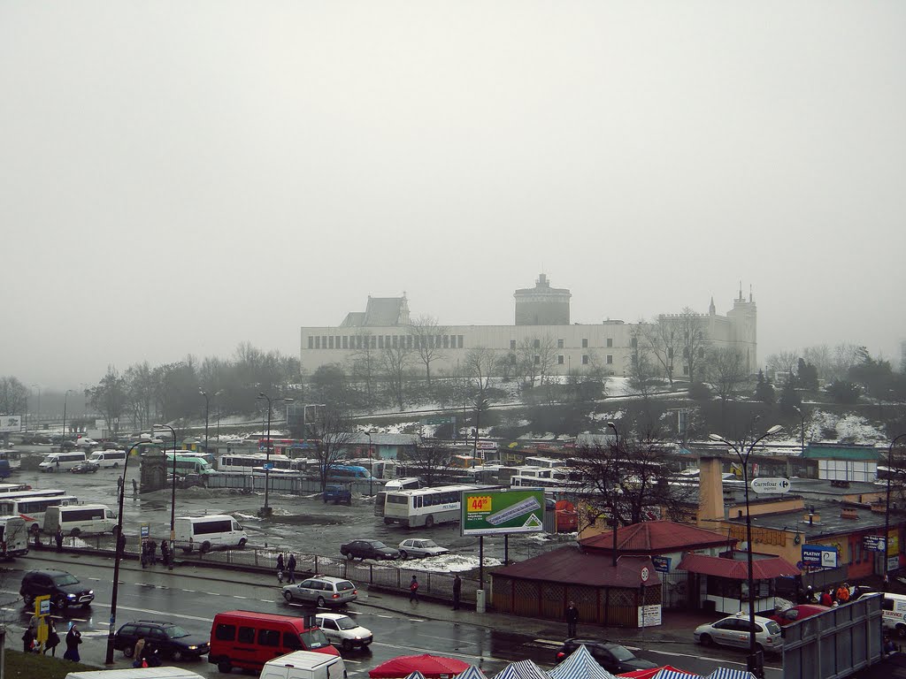 Lublin (Polska) Dworzec główny PKS, w tle Zamek Lubelski / Lublin (Poland) Main railway station "PKS", Lublin Castle in the background
