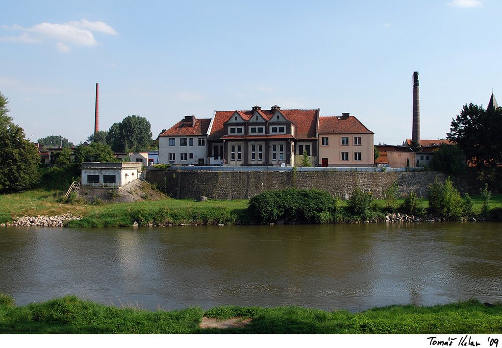 U řeky