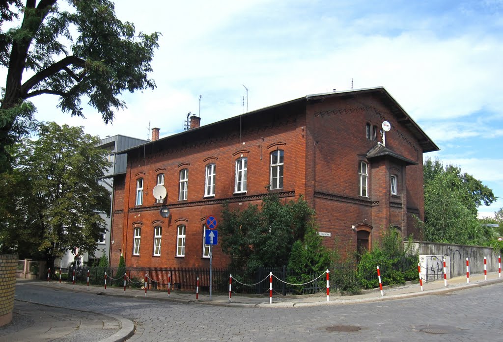 Opole • stary ceglany budynek