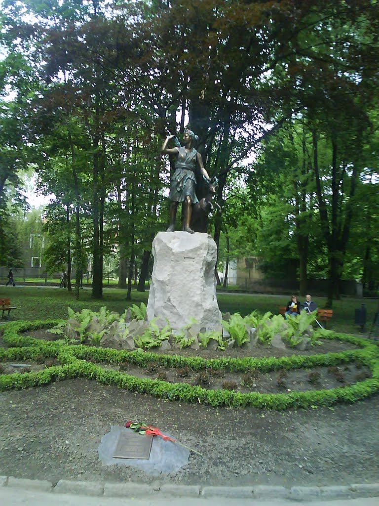 Prudnik-posąg Diany w parku miejskim