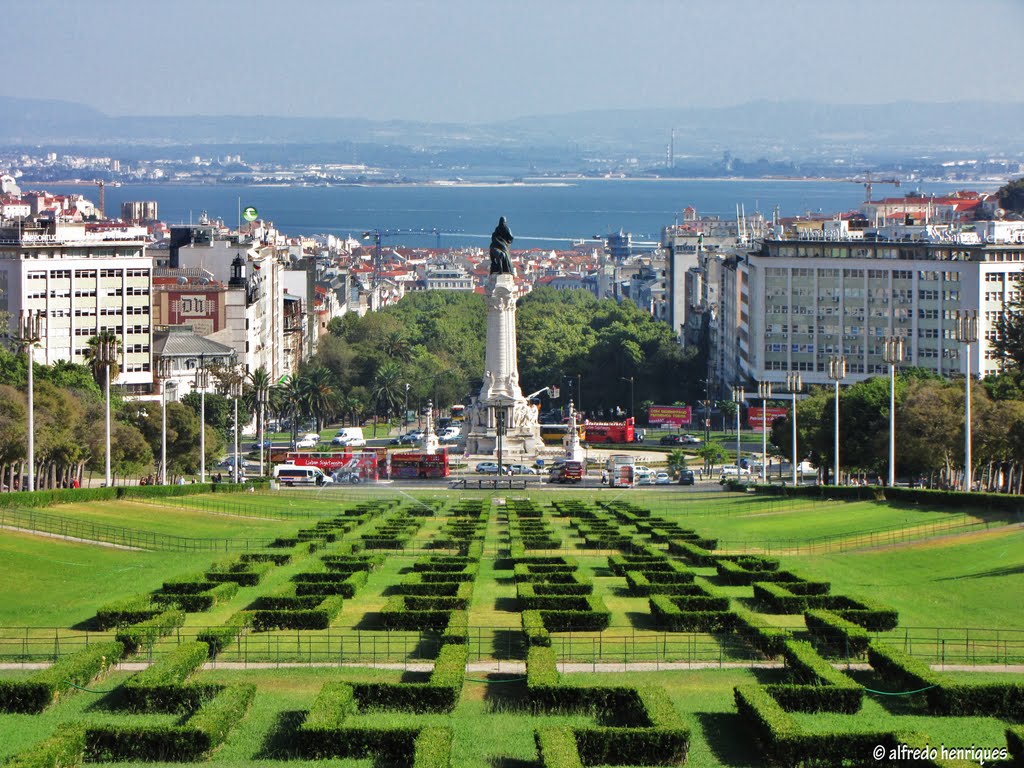 LISBOA - do Parque Eduardo VII  ao Rio Tejo (3km) *************************** LISBON  - from the Edward VII Park  to Tagus River (3km)